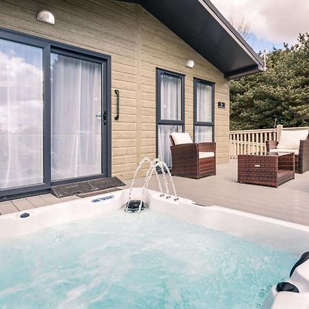Ashworth Lodge With Hot Tub Barmby on the Moor Buitenkant foto
