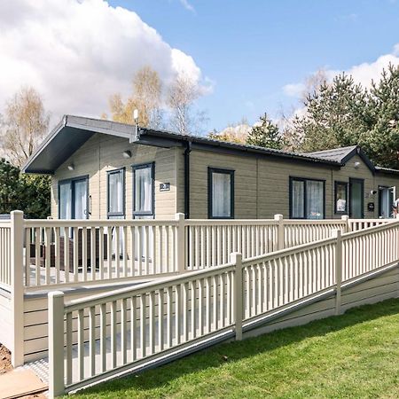 Ashworth Lodge With Hot Tub Barmby on the Moor Buitenkant foto