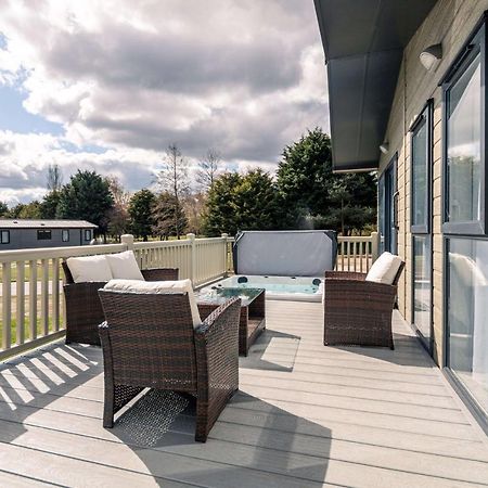Ashworth Lodge With Hot Tub Barmby on the Moor Buitenkant foto